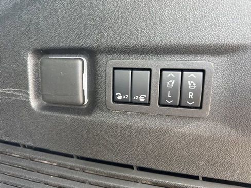 Certified 2025 Chevrolet Suburban Premier image 28