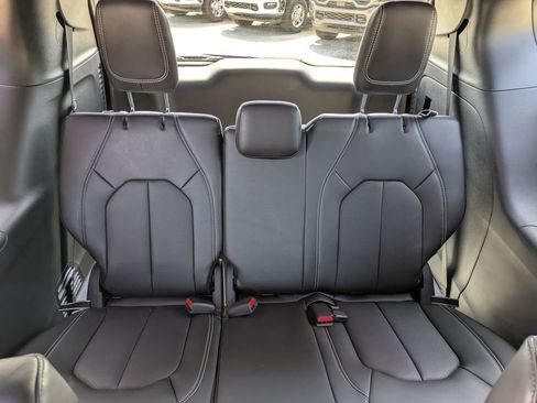 New 2026 Chrysler Pacifica Select image 33