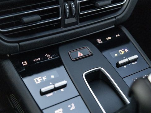 Certified 2026 Porsche Macan image 25