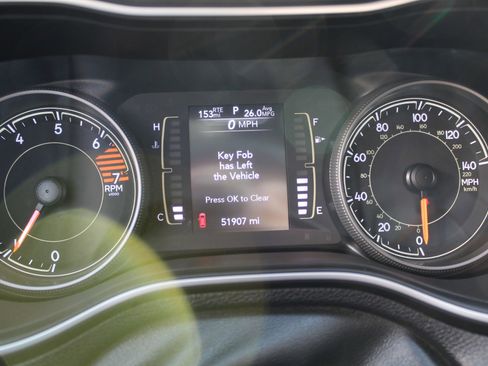Used 2021 Jeep Cherokee Latitude Plus AWD/4WD image 30