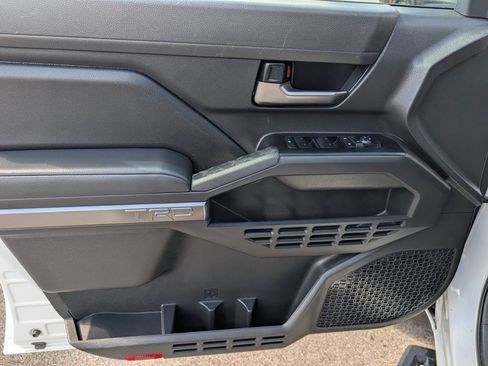 Used 2025 Toyota Tacoma TRD Sport AWD/4WD image 14