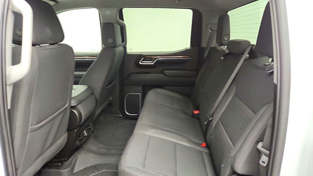 Used 2022 Chevrolet Silverado 1500 LT AWD/4WD image 19