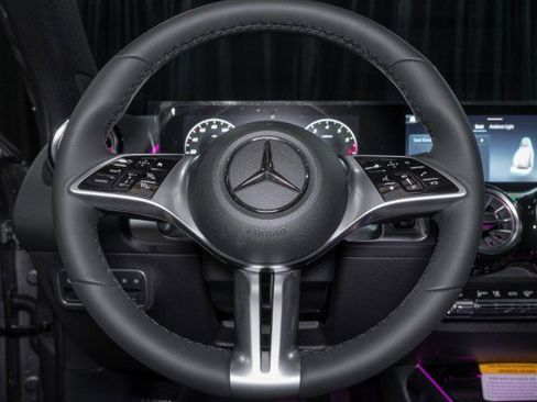 Used 2026 Mercedes-Benz GLB 250 4MATIC image 20