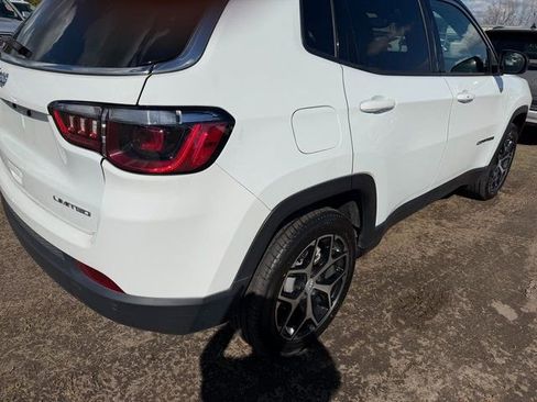 Used 2024 Jeep Compass Limited AWD/4WD image 2