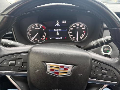 Used 2023 Cadillac XT6 Luxury image 12