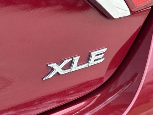 Used 2015 Toyota Camry XLE w/ Moonroof Package image 13