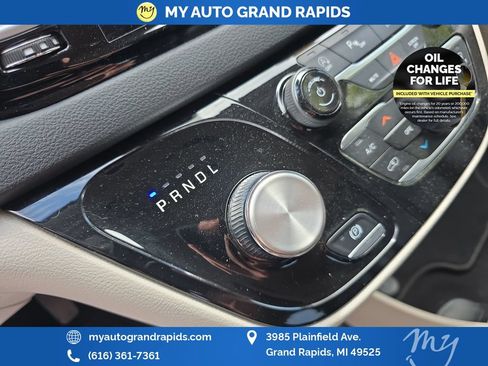 Used 2023 Chrysler Pacifica Touring-L FWD image 25
