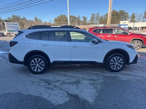 Used 2022 Subaru Outback Premium AWD/4WD image 2