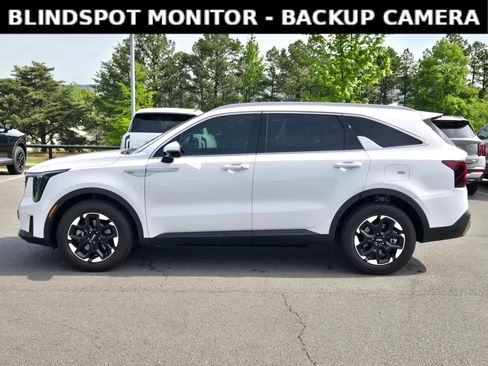 Used 2025 Kia Sorento S w/ Panoramic Sunroof Package FWD image 4