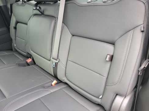 Used 2025 GMC Sierra 1500 SLT image 8