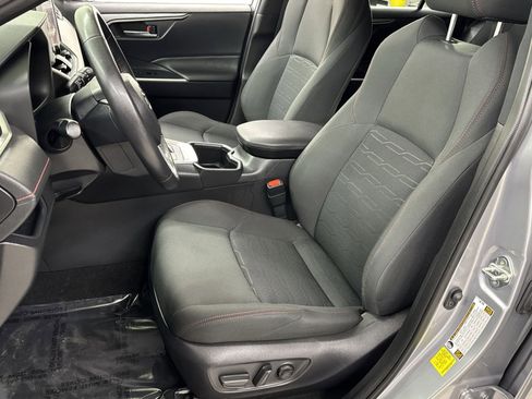 Used 2024 Toyota RAV4 SE image 4