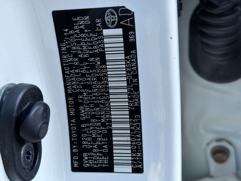 Used 2015 Toyota Corolla S Premium image 37