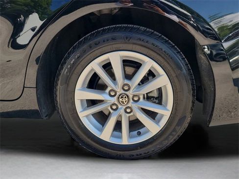 Used 2025 Toyota Camry LE image 12