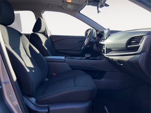 Used 2023 Nissan Rogue S image 15