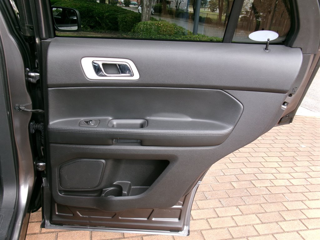 Used 2011 Ford Explorer XLT w/ 202A Rapid Spec Order Code FWD image 29