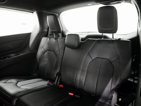 New 2026 Chrysler Pacifica Select image 17