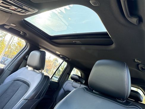 Used 2025 Jeep Grand Cherokee Altitude image 15