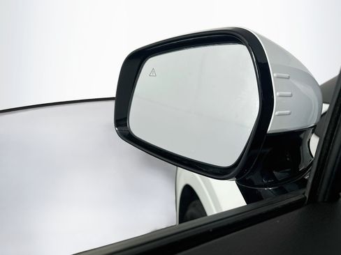 Used 2025 Kia Carnival FWD image 16