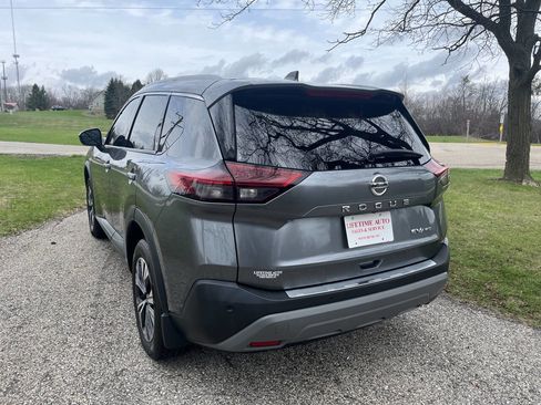 Used 2021 Nissan Rogue SV w/ Premium Package image 3