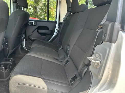 Used 2022 Jeep Gladiator Sport AWD/4WD image 8