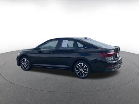 Used 2025 Volkswagen Jetta SE image 10