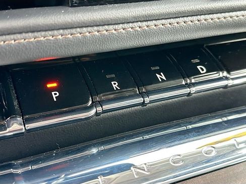 Used 2025 Lincoln Aviator Reserve w/ Luxury Package image 17