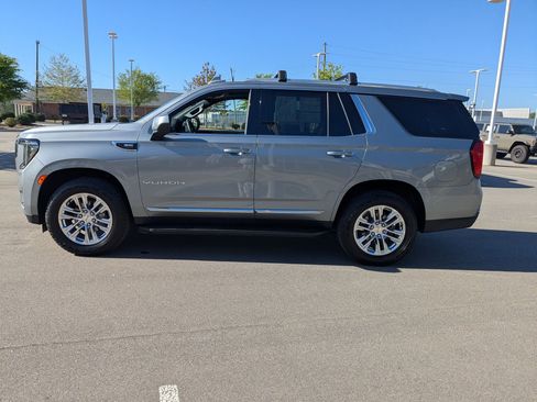 Used 2023 GMC Yukon SLT AWD/4WD image 7
