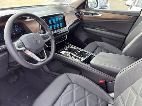 New 2026 Volkswagen Atlas SE image 9