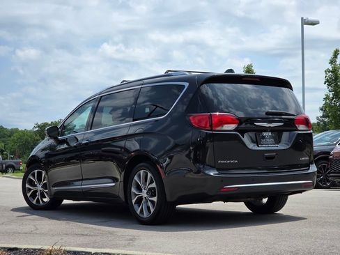 Used 2017 Chrysler Pacifica Limited FWD image 25