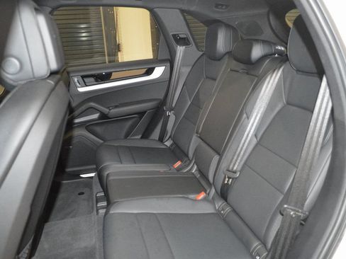 Certified 2025 Porsche Cayenne AWD/4WD image 35