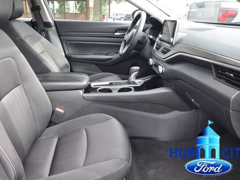 Used 2024 Nissan Altima 2.5 SV FWD image 16