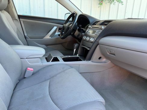 Used 2011 Toyota Camry SE w/ SE Extra-Value Pkg #1 FWD image 7