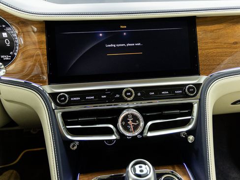 Certified 2026 Bentley Flying Spur V8 AWD/4WD image 30