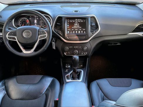 Used 2017 Jeep Cherokee Trailhawk w/ Cold Weather Group AWD/4WD image 15