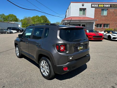 Used 2017 Jeep Renegade Latitude AWD/4WD image 8