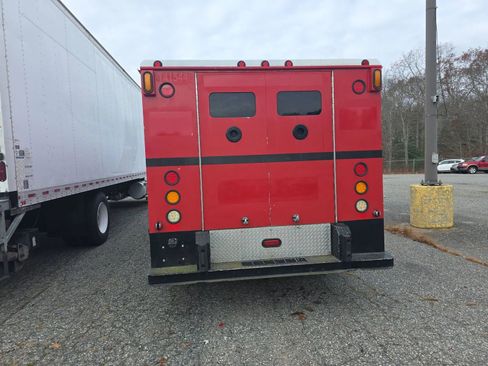 Used 2014 RAM 5500 Tradesman w/ Chrome Appearance Group RWD image 3