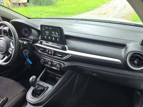 Used 2021 Kia Forte Sedan FWD image 3