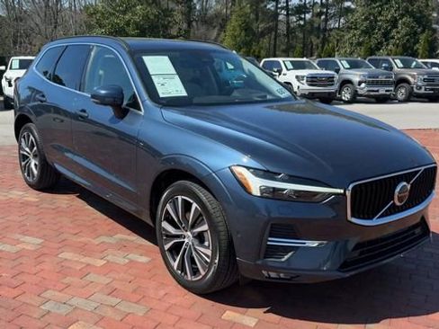 Used 2022 Volvo XC60 B5 Momentum w/ Advanced Package image 5