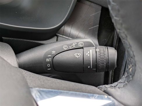 Used 2023 Volvo XC40 Recharge Core image 36