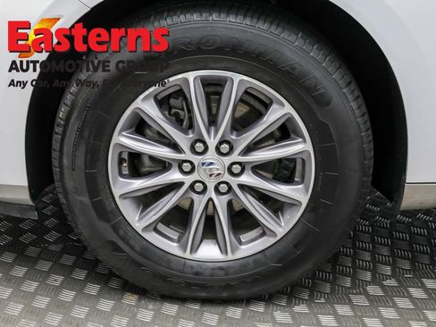 Used 2024 Buick Enclave Premium image 35