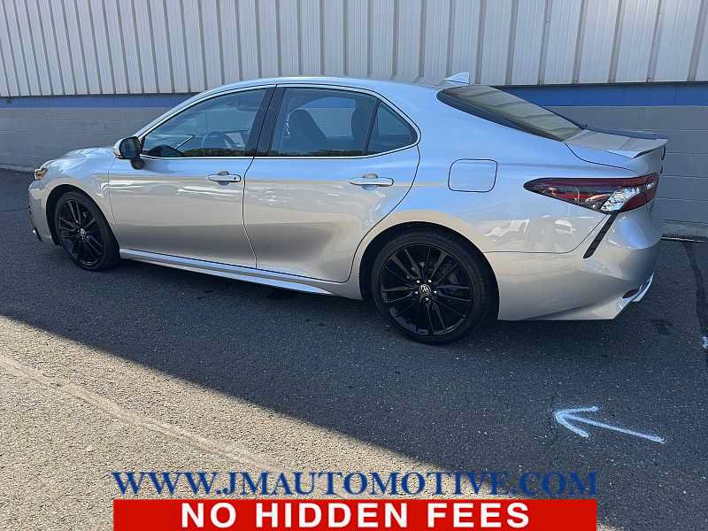 Used 2022 Toyota Camry XSE FWD image 3
