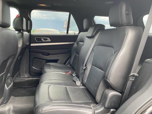 Used 2017 Ford Explorer XLT w/ Equipment Group 202A AWD/4WD image 15