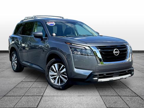 Used 2025 Nissan Pathfinder SL AWD/4WD image 1