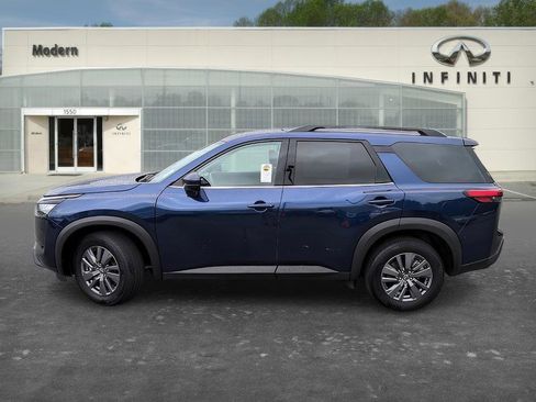 Used 2025 Nissan Pathfinder SV AWD/4WD image 6