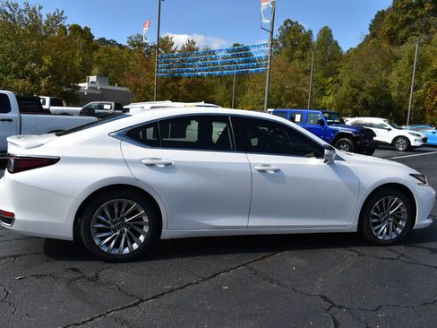 Used 2023 Lexus ES 300h Ultra Luxury image 4