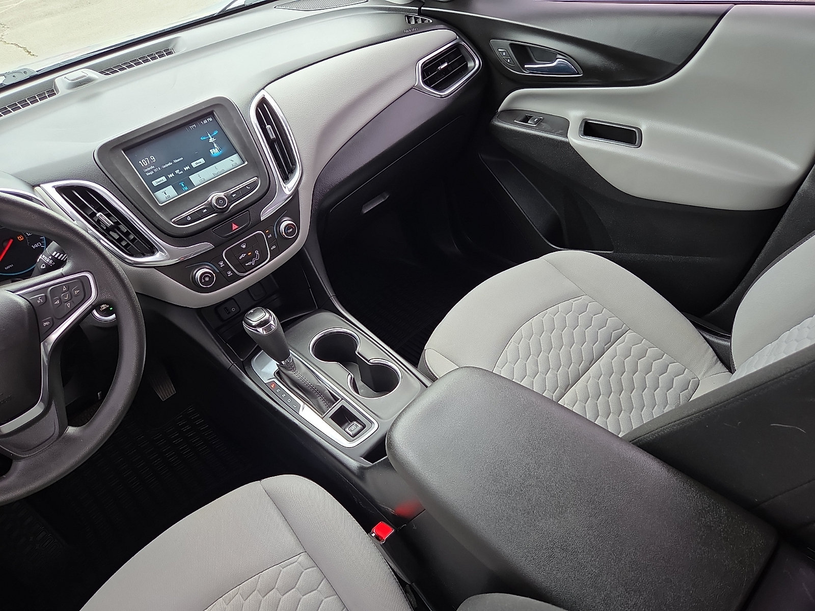Used 2018 Chevrolet Equinox LS FWD image 12