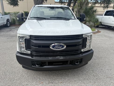 Used 2019 Ford F250 XL w/ Power Equipment Group RWD image 2