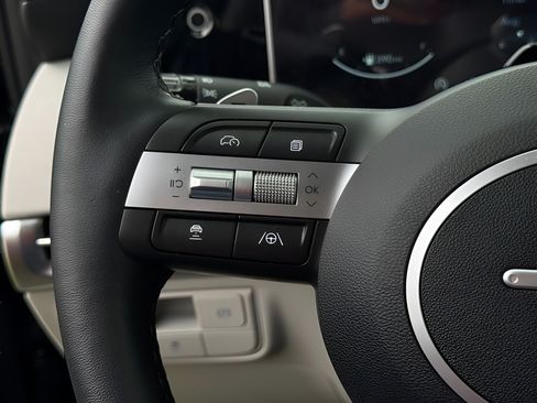 Certified 2025 Hyundai Tucson Limited FWD image 25