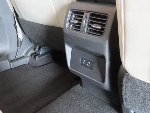 Used 2021 Nissan Rogue SV FWD image 30