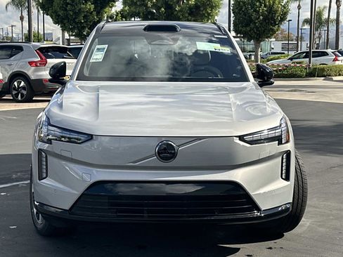 New 2025 Volvo EX90 Ultra image 2